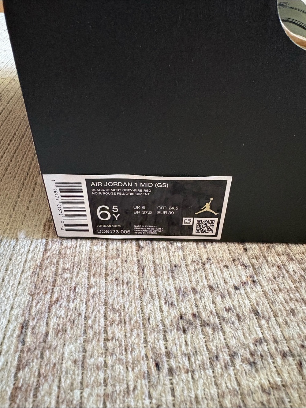 Air Jordan 1 Mid (GS), Black/Cement Grey-Fire Red. Size US 6.5 - Picture 8 of 8